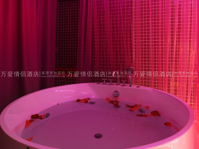 夫子庙店-梦巴黎 203-4