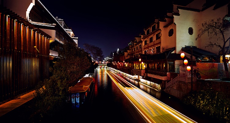 愈远愈艳 愈远愈艳